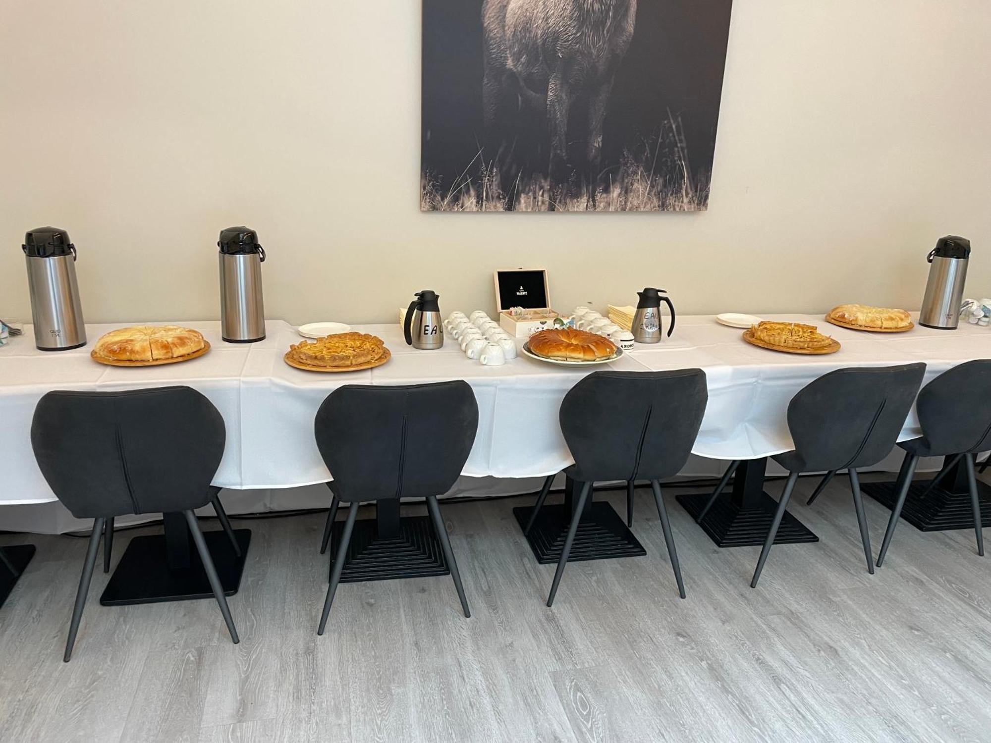 Le Grand Cerf Hotel Carignan Luaran gambar